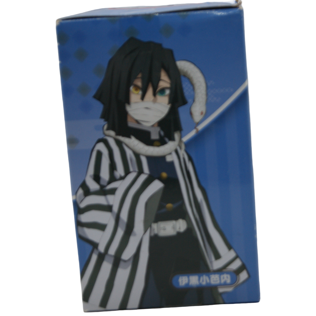 SEGA Premium Chokonose Obanai Iguro – Demon Slayer / Kimetsu no Yaiba – ca. 15 cm